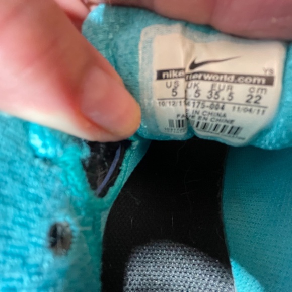 Nike Tennis Shoe Black & Teal Sz 5 Womens - Picture 3 of 4